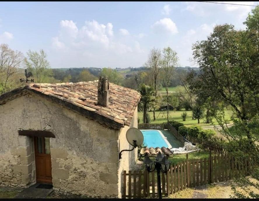 Les Gites Du Hameau Avec Piscine Castelnau-sur-Gupie Buitenkant foto